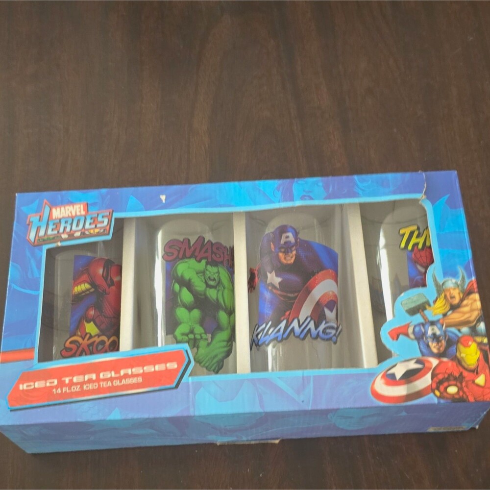 Marvel Heroes 4-Piece 14 fl oz Decorated Glass Iced Tea Set Graphic Print